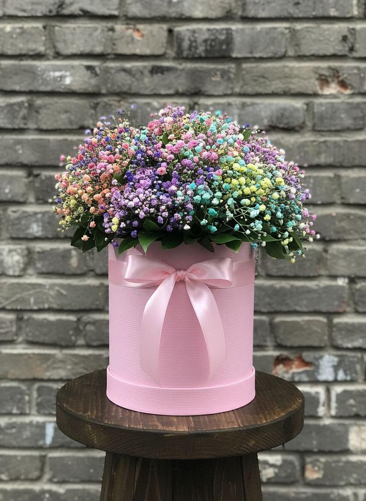 Цветочная композиция из Гипсофила и Розы в шляпной коробке в Ефимовский