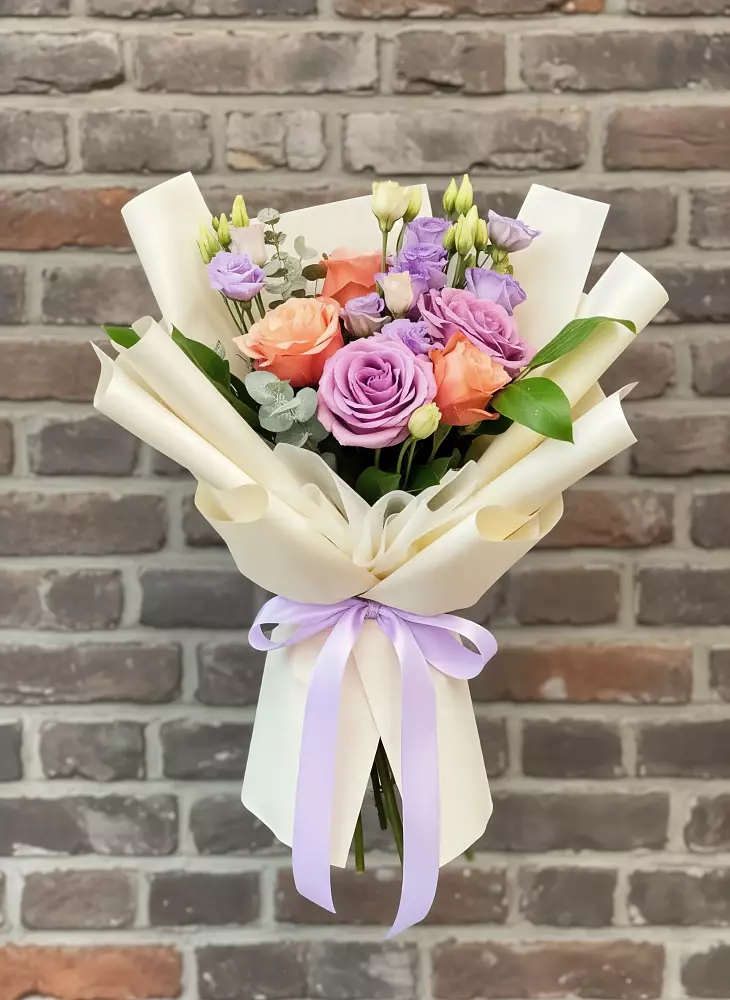 Букет цветов из: Лизиантусы и Розы в Ефимовский