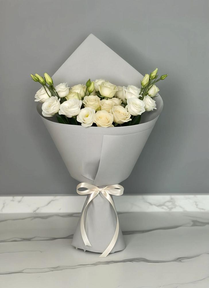 Букет цветов из: Розы и Лизиантусы в Ефимовский