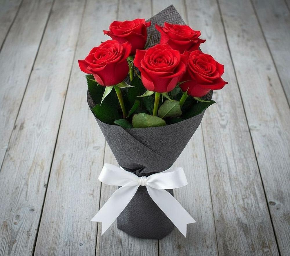 Букет 5 Красных роз Эдлесс Лав в Ефимовский