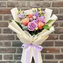 Букет цветов из:  Лизиантусы и Розы в Ефимовский