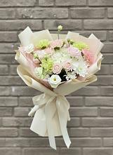 Букет цветов из:  Гвоздики, Розы, Лизиантусы и Хризантемы #REPLACE_PRED# Ефимовский