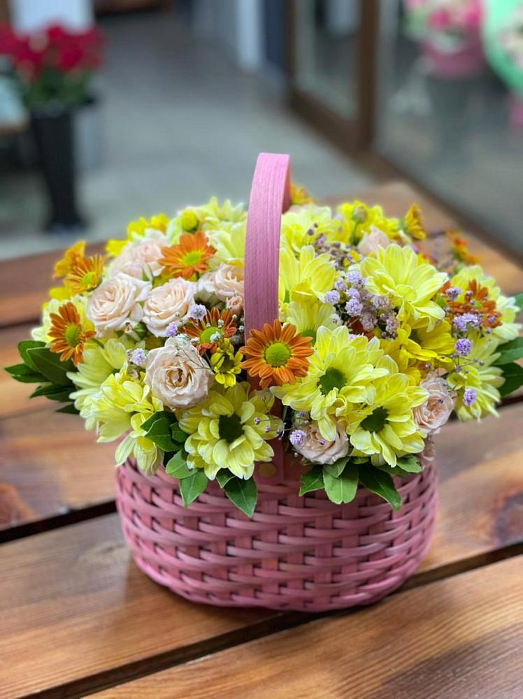 Цветочная композиция из Хризантемы и Розы в корзине в Ефимовский