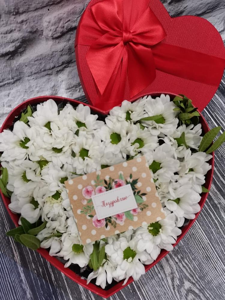 Цветочная композиция из Хризантемы в виде сердца в Ефимовский