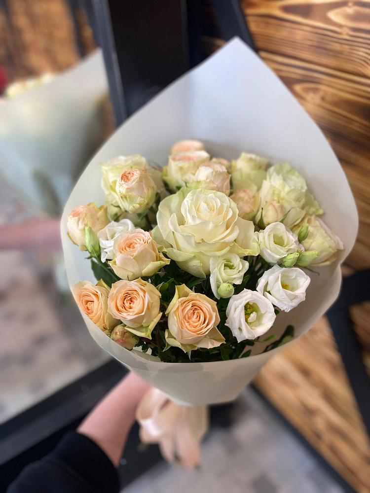 Букет цветов из: Розы и Лизиантусы в Ефимовский