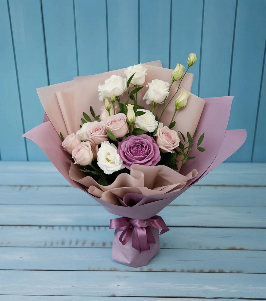 Букет цветов из: Розы и Лизиантусы в Ефимовский